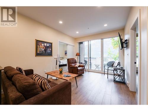 514 Victoria  Street Unit# 301, Nelson, BC - Indoor Photo Showing Living Room