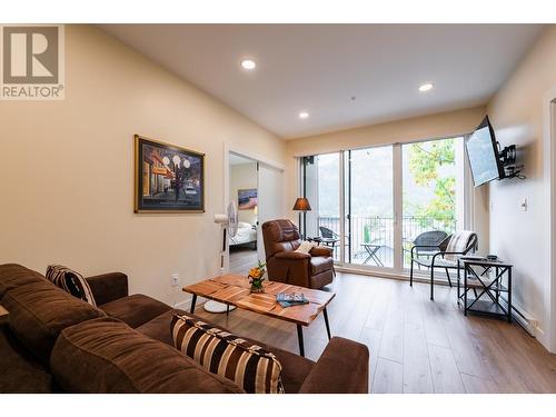 514 Victoria  Street Unit# 301, Nelson, BC - Indoor Photo Showing Living Room