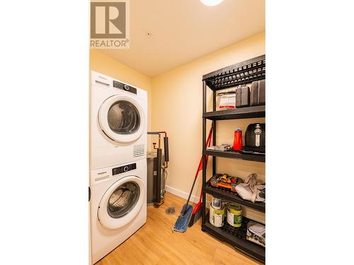 514 Victoria  Street Unit# 301, Nelson, BC - Indoor Photo Showing Laundry Room