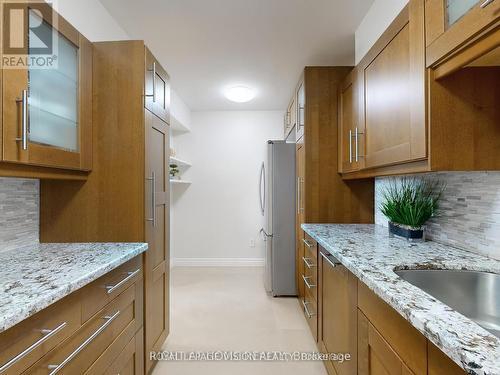 Ph 4 - 5 Vicora Linkway Way, Toronto, ON - Indoor Photo Showing Kitchen