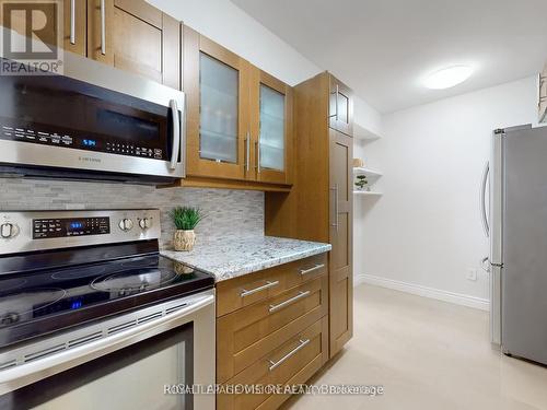 Ph 4 - 5 Vicora Linkway Way, Toronto, ON - Indoor Photo Showing Kitchen