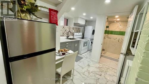 Lower - 144 Evelyn Crescent, Toronto, ON - Indoor Photo Showing Kitchen