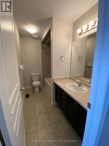 16 Kenridge Terrace, Hamilton, ON - Indoor Photo Showing Bathroom