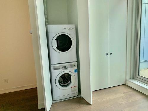 Salle de lavage - 203-1155 Rue De La Montagne, Montréal (Ville-Marie), QC - Indoor Photo Showing Laundry Room