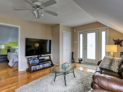 Living room - 67 7E Avenue, Shawinigan, QC - Indoor Photo Showing Living Room