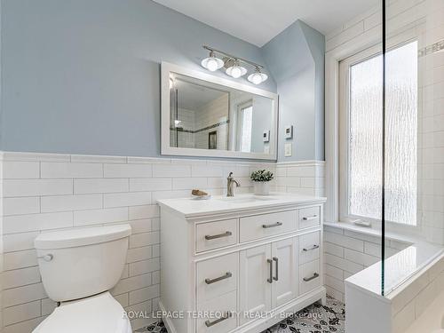 35 Joseph St, Toronto, ON - Indoor Photo Showing Bathroom