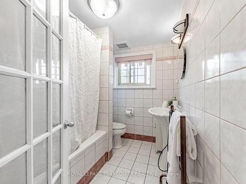 35 Joseph St, Toronto, ON - Indoor Photo Showing Bathroom