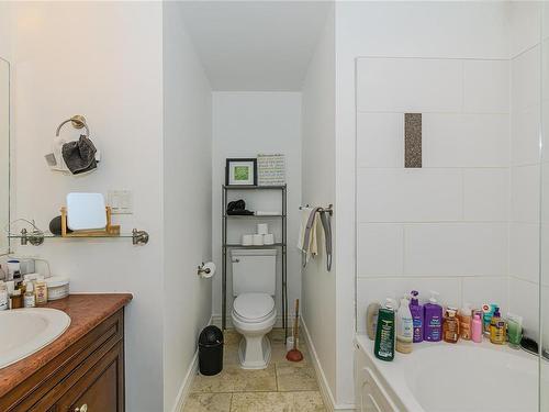 316-1325 Bear Mountain Pkwy, Langford, BC - Indoor Photo Showing Bathroom