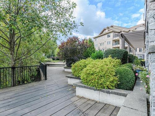 316-1325 Bear Mountain Pkwy, Langford, BC - Outdoor