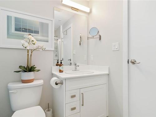 205-868 Orono Ave, Langford, BC - Indoor Photo Showing Bathroom