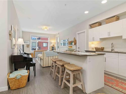 205-868 Orono Ave, Langford, BC - Indoor Photo Showing Kitchen With Upgraded Kitchen