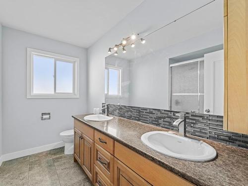 740 Ridgeview Terrace, Kamloops, BC - Indoor Photo Showing Bathroom