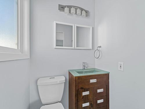 740 Ridgeview Terrace, Kamloops, BC - Indoor Photo Showing Bathroom