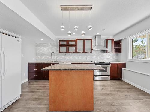 740 Ridgeview Terrace, Kamloops, BC - Indoor Photo Showing Kitchen With Upgraded Kitchen