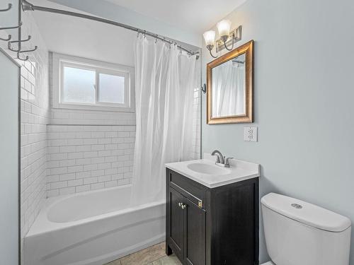 740 Ridgeview Terrace, Kamloops, BC - Indoor Photo Showing Bathroom