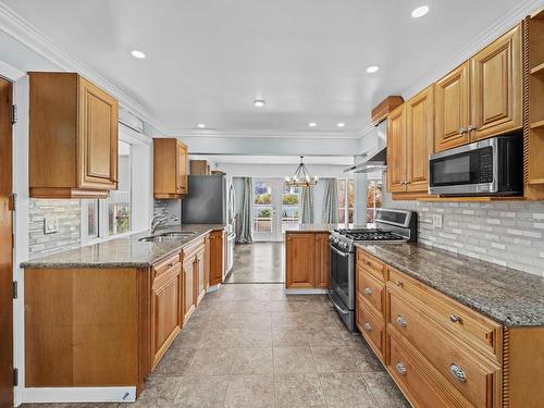 740 Ridgeview Terrace, Kamloops, BC - Indoor Photo Showing Kitchen