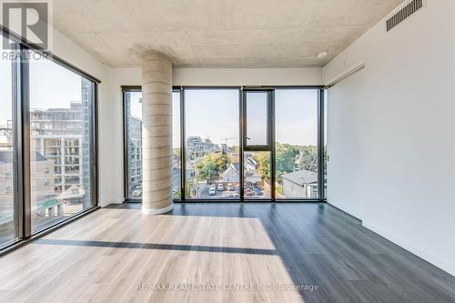 519 - 7 Smith Crescent, Toronto, ON - Indoor Photo Showing Other Room