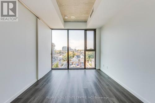 519 - 7 Smith Crescent, Toronto, ON - Indoor Photo Showing Other Room