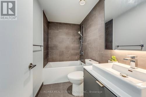 519 - 7 Smith Crescent, Toronto, ON - Indoor Photo Showing Bathroom