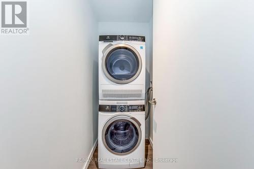 519 - 7 Smith Crescent, Toronto, ON - Indoor Photo Showing Laundry Room