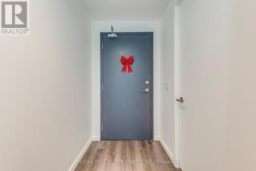 519 - 7 Smith Crescent, Toronto, ON - Indoor Photo Showing Other Room