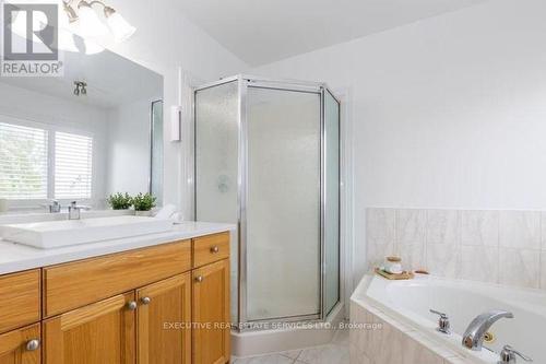 1556 Green Gables Road, London, ON - Indoor Photo Showing Bathroom