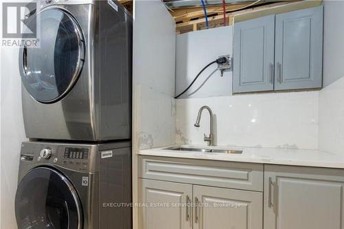 1556 Green Gables Road, London, ON - Indoor Photo Showing Laundry Room