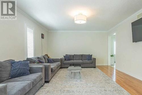 1556 Green Gables Road, London, ON - Indoor Photo Showing Living Room