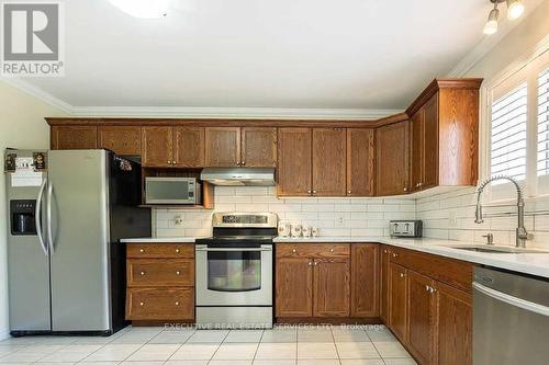 1556 Green Gables Road, London, ON - Indoor Photo Showing Kitchen