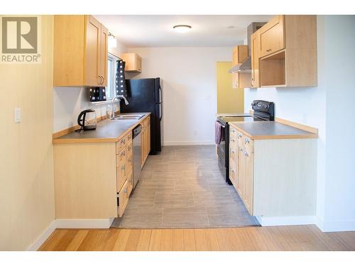 9660 School Road, Coldstream, BC - Indoor Photo Showing Kitchen