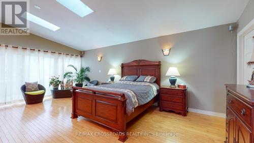 5049 Armoury Street, Niagara Falls, ON - Indoor Photo Showing Bedroom