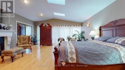 5049 Armoury Street, Niagara Falls, ON - Indoor Photo Showing Bedroom