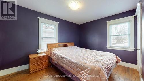 5049 Armoury Street, Niagara Falls, ON - Indoor Photo Showing Bedroom