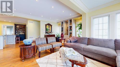 5049 Armoury Street, Niagara Falls, ON - Indoor Photo Showing Living Room