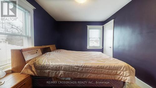 5049 Armoury Street, Niagara Falls, ON - Indoor Photo Showing Bedroom