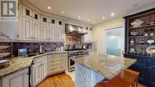 5049 Armoury Street, Niagara Falls, ON - Indoor Photo Showing Kitchen With Double Sink