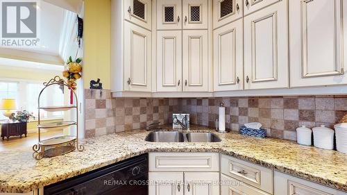 5049 Armoury Street, Niagara Falls, ON - Indoor Photo Showing Kitchen With Double Sink