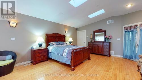 5049 Armoury Street, Niagara Falls, ON - Indoor Photo Showing Bedroom