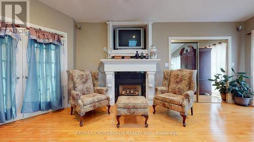 5049 Armoury Street, Niagara Falls, ON - Indoor Photo Showing Living Room With Fireplace