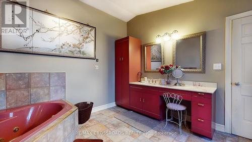 5049 Armoury Street, Niagara Falls, ON - Indoor Photo Showing Bathroom