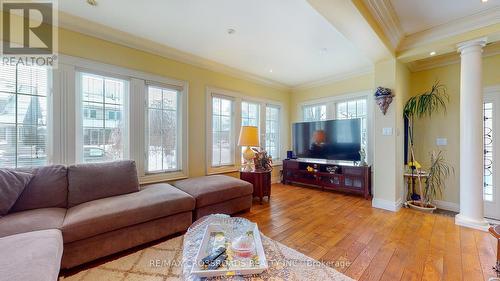 5049 Armoury Street, Niagara Falls, ON - Indoor Photo Showing Living Room