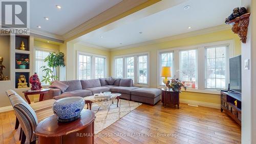 5049 Armoury Street, Niagara Falls, ON - Indoor Photo Showing Living Room