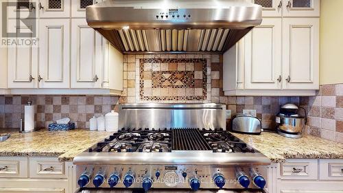 5049 Armoury Street, Niagara Falls, ON - Indoor Photo Showing Kitchen With Upgraded Kitchen