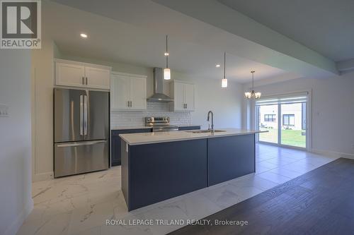 3837 Auckland Avenue, London, ON - Indoor Photo Showing Kitchen With Stainless Steel Kitchen With Upgraded Kitchen