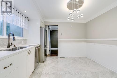 350 Trafalgar Court, Burlington, ON - Indoor Photo Showing Kitchen