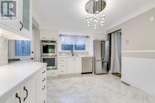 350 Trafalgar Court, Burlington, ON - Indoor Photo Showing Kitchen