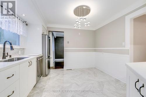 350 Trafalgar Court, Burlington, ON - Indoor Photo Showing Kitchen