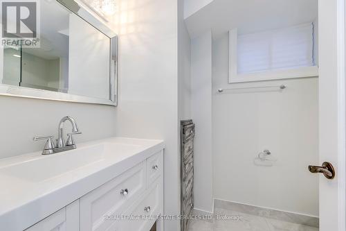 350 Trafalgar Court, Burlington, ON - Indoor Photo Showing Bathroom