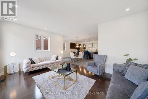 19 Billy Court, Caledon, ON - Indoor Photo Showing Living Room