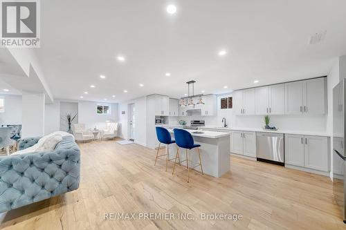 19 Billy Court, Caledon, ON - Indoor Photo Showing Kitchen With Upgraded Kitchen